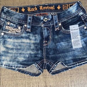 NWT 25 Rock Revival Mid-Rise Short